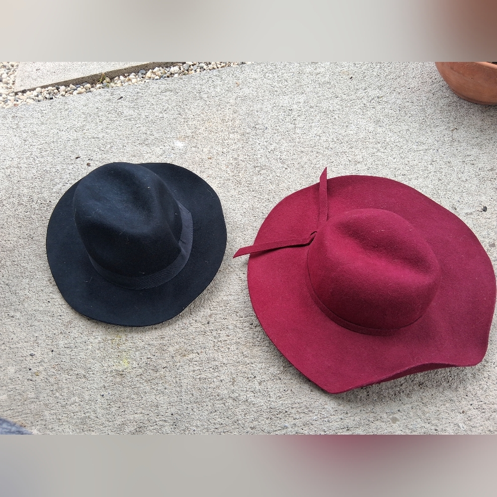 Volcom Women's Black and Red Hats
